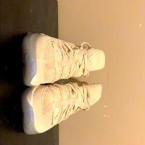 Lebron 17 low Easter